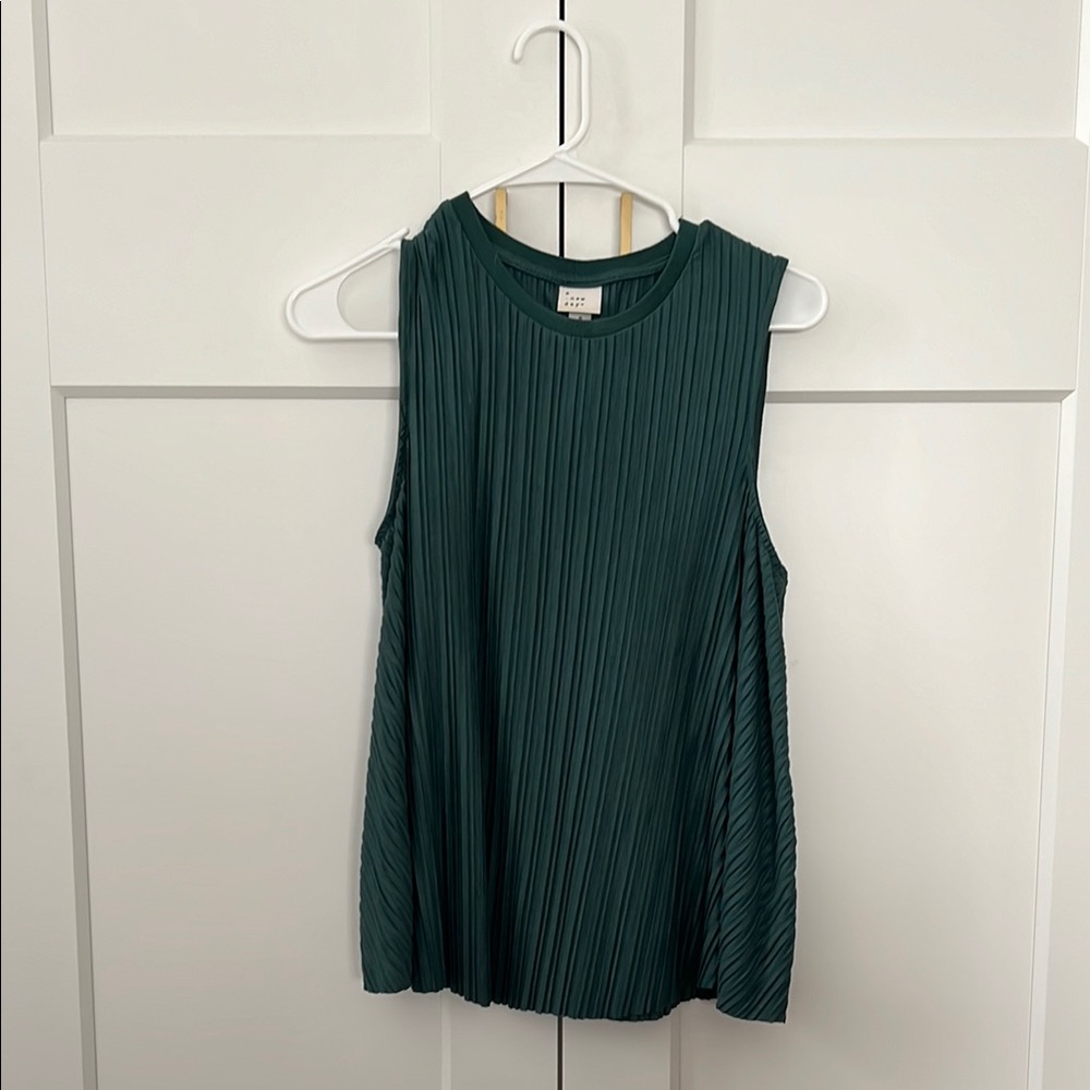 Green Sleeveless Pleated Top